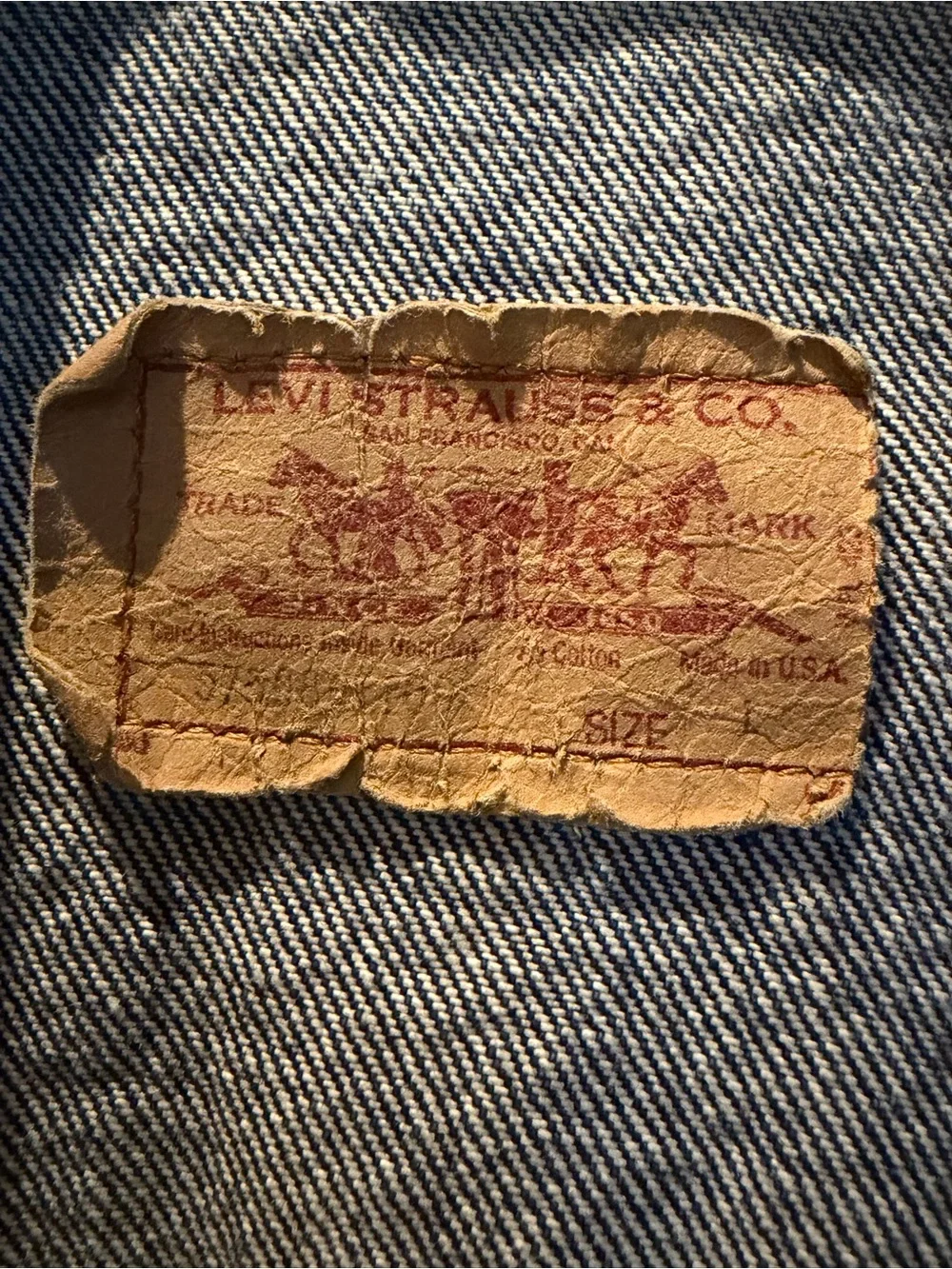 Levi's Men's Blue Washed Denim Jacket - Picture 3 of 4